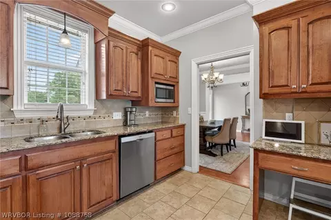 Kitchen - 6901 E Rye Hill Rd, Fort Smith, AR 72916 photo 3 of 5