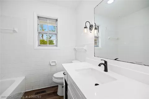 Bath - 1317 Clover Ln, Fort Smith, AR 72908 photo 5 of 6