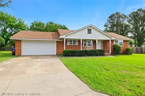 Exterior - 1317 Clover Ln, Fort Smith, AR 72908 photo 2 of 9