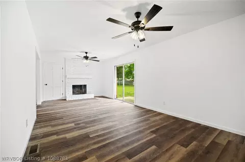 Living - 1317 Clover Ln, Fort Smith, AR 72908 photo 4 of 4