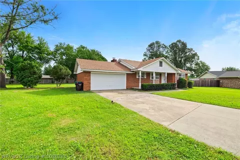 Exterior - 1317 Clover Ln, Fort Smith, AR 72908 photo 3 of 9