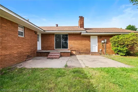Exterior - 1317 Clover Ln, Fort Smith, AR 72908 photo 7 of 9