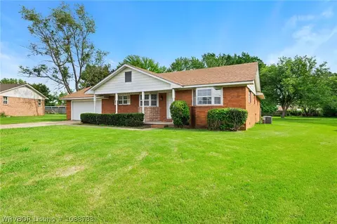 Exterior - 1317 Clover Ln, Fort Smith, AR 72908 photo 4 of 9