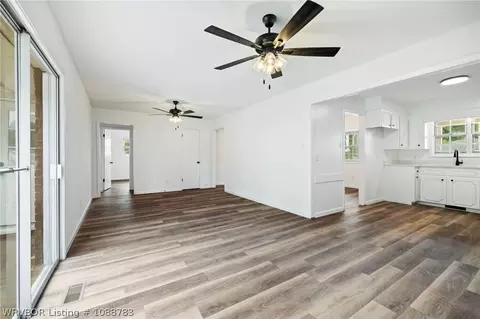 Living - 1317 Clover Ln, Fort Smith, AR 72908 photo 2 of 4