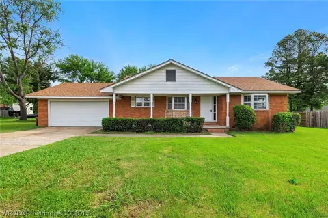 1317 Clover Ln, Fort Smith, AR 72908