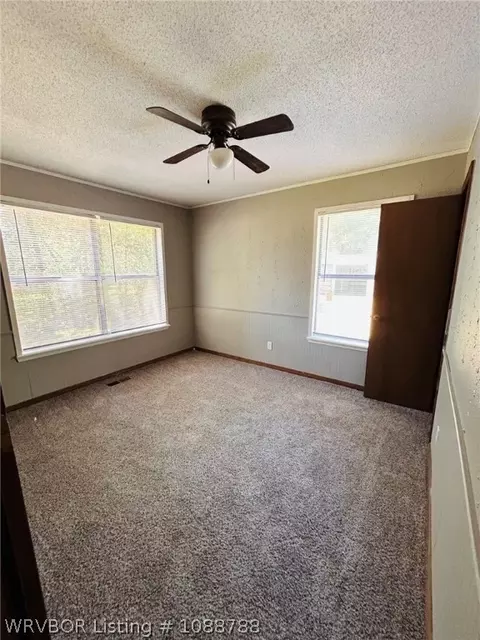 Bedroom - 1305 Bugscuffle Rd, Lavaca, AR 72941 photo 3 of 4