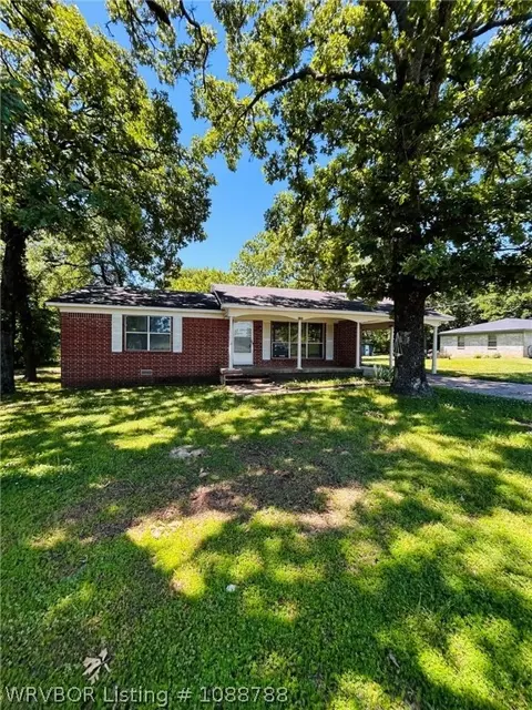 1305 Bugscuffle Rd, Lavaca, AR 72941