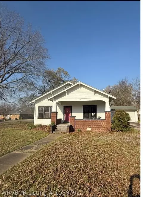 702 5th St, Paris, AR 72855
