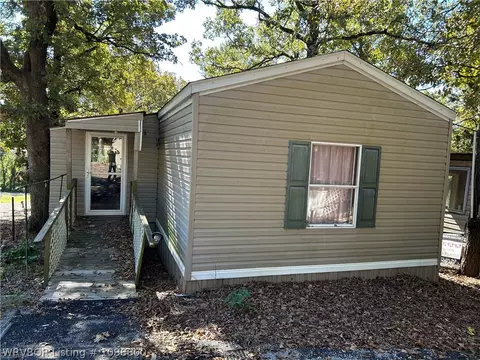 10011 Southshore Dr, Hackett, AR 72937
