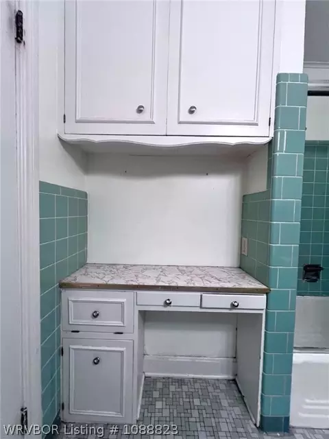 Bath - 540 Melrose Ave, Fort Smith, AR 72903 photo 2 of 5