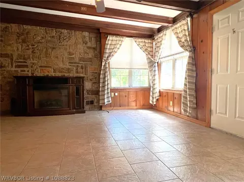Living - 540 Melrose Ave, Fort Smith, AR 72903 photo 7 of 10