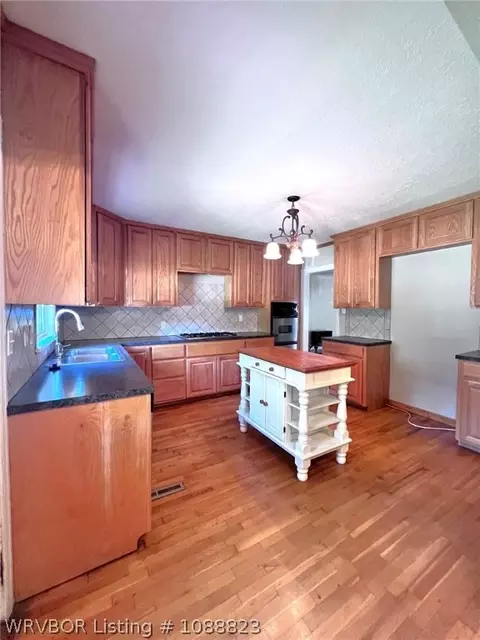 Kitchen - 540 Melrose Ave, Fort Smith, AR 72903 photo 2 of 3
