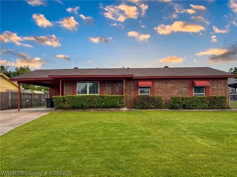 1409 N 26th St, Van Buren, AR 72956