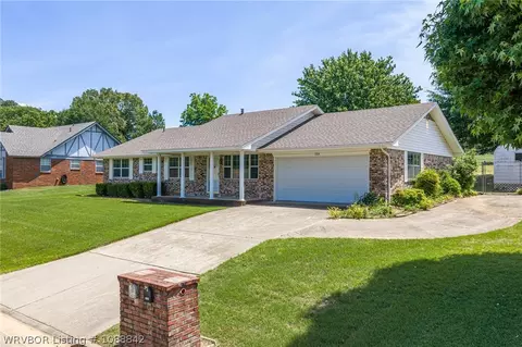 1104 Northview Dr, Van Buren, AR 72956