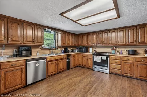 Kitchen - 2801 S 97th Cir, Fort Smith, AR 72903 photo 2 of 3