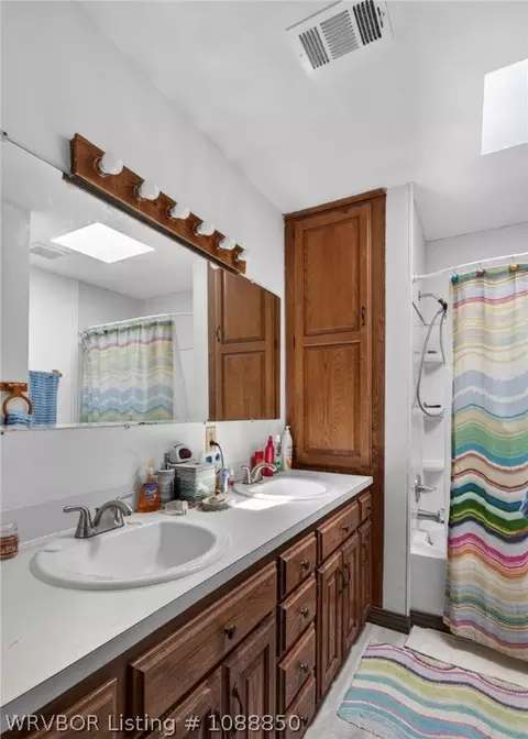Bath - 2801 S 97th Cir, Fort Smith, AR 72903 photo 2 of 2