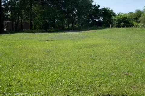 2200 Holt St, Lavaca, AR 72941