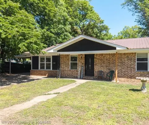 403 Main St, Paris, AR 72855