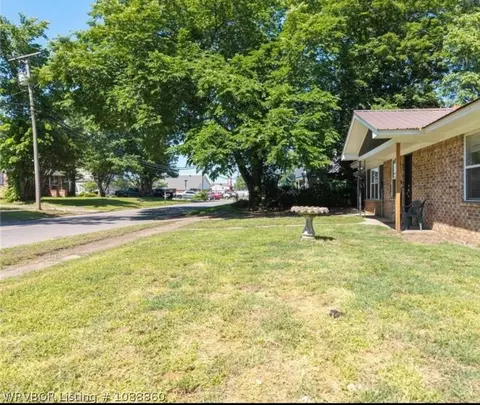Exterior - 403 Main St, Paris, AR 72855 photo 9 of 11
