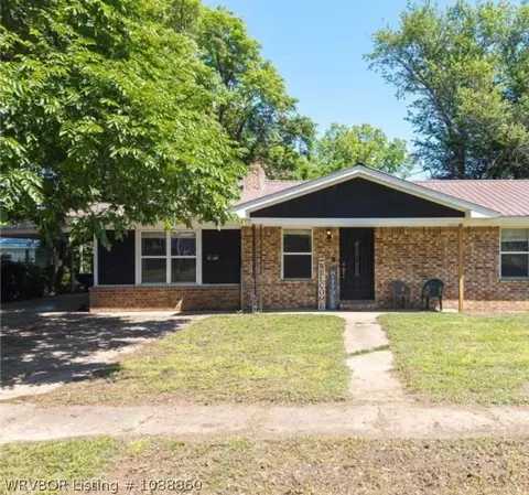 Exterior - 403 Main St, Paris, AR 72855 photo 7 of 11