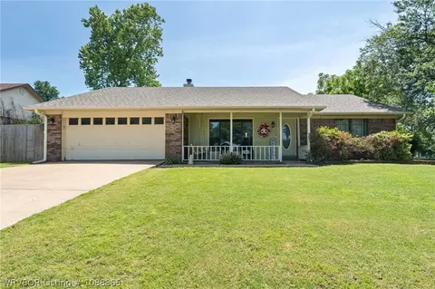 2704 E Phillips Ave, Sallisaw, OK 74955