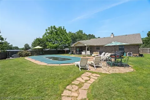 Exterior - 2704 E Phillips Ave, Sallisaw, OK 74955 photo 6 of 9