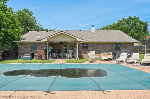 Exterior - 2704 E Phillips Ave, Sallisaw, OK 74955 photo 5 of 9