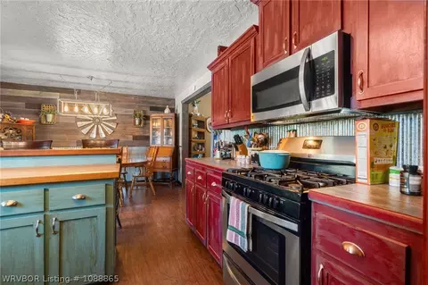 Kitchen - 2704 E Phillips Ave, Sallisaw, OK 74955 photo 3 of 3
