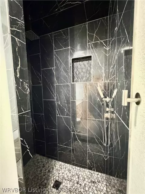 Bath - 3701 Morris Dr, Fort Smith, AR 72904 photo 3 of 5