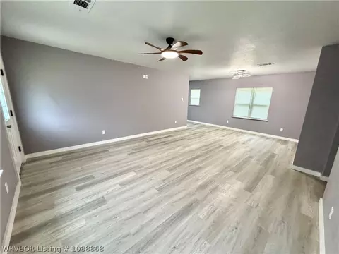 Living - 3701 Morris Dr, Fort Smith, AR 72904 photo 2 of 2