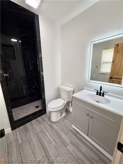 Bath - 3701 Morris Dr, Fort Smith, AR 72904 photo 4 of 5