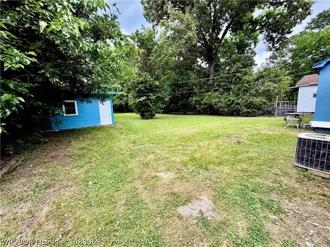Exterior - 3701 Morris Dr, Fort Smith, AR 72904 photo 5 of 10