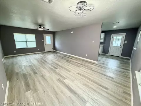 Living - 3701 Morris Dr, Fort Smith, AR 72904 photo 1 of 2