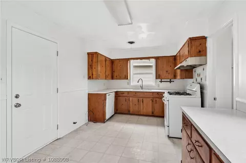 Kitchen - 4104 Albert Pike Ave, Fort Smith, AR 72904 photo 3 of 3