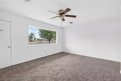 Living - 4104 Albert Pike Ave, Fort Smith, AR 72904 photo 4 of 4