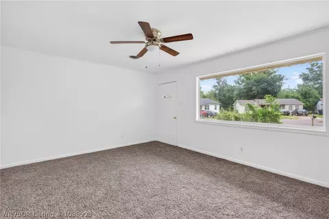 Living - 4104 Albert Pike Ave, Fort Smith, AR 72904 photo 3 of 4