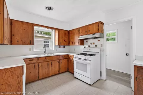 Kitchen - 4104 Albert Pike Ave, Fort Smith, AR 72904 photo 1 of 3