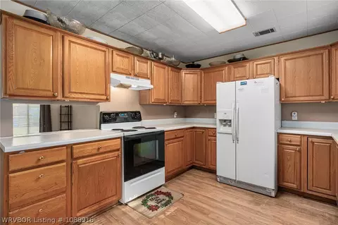 Kitchen - 1604 Savannah Dr, Fort Smith, AR 72901 photo 2 of 2