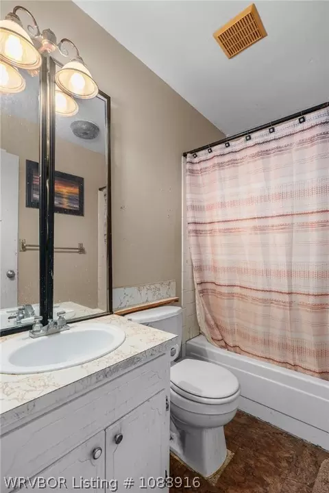 Bath - 1604 Savannah Dr, Fort Smith, AR 72901 photo 2 of 2