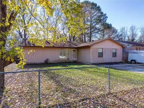 Exterior - 1604 Savannah Dr, Fort Smith, AR 72901 photo 2 of 2
