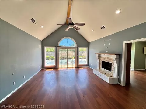 Living - 3105 Fairway Dr, Alma, AR 72921 photo 5 of 8