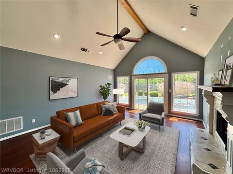 Living - 3105 Fairway Dr, Alma, AR 72921 photo 7 of 8
