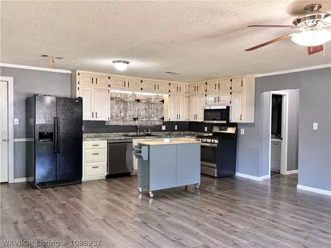 Kitchen - 409 Hooper St, Hackett, AR 72937 photo 4 of 5