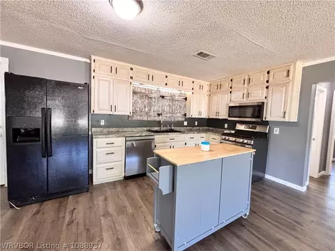 Kitchen - 409 Hooper St, Hackett, AR 72937 photo 2 of 5