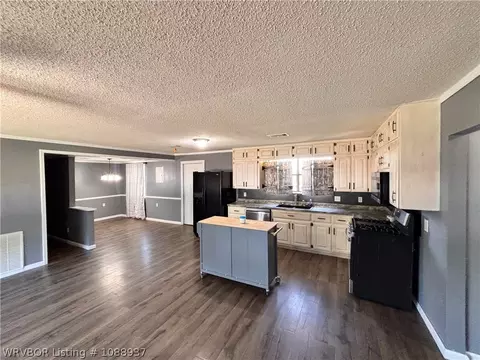 Kitchen - 409 Hooper St, Hackett, AR 72937 photo 5 of 5