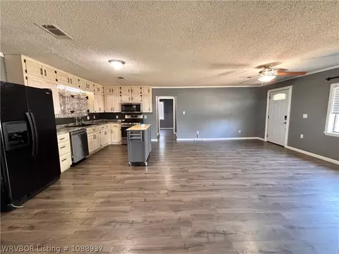 Living - 409 Hooper St, Hackett, AR 72937 photo 7 of 9