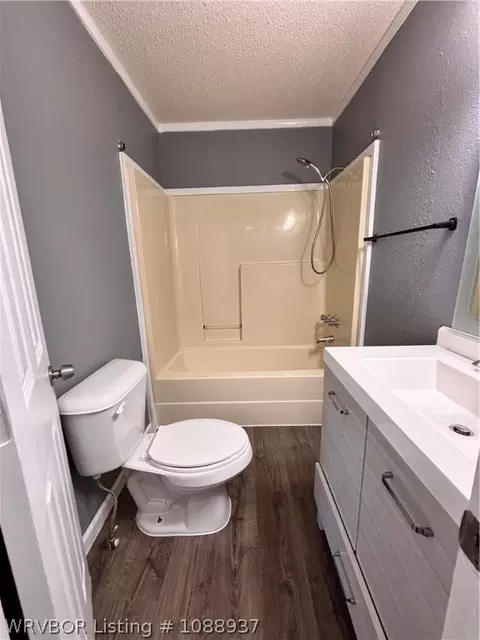 Bath - 409 Hooper St, Hackett, AR 72937 photo 3 of 5