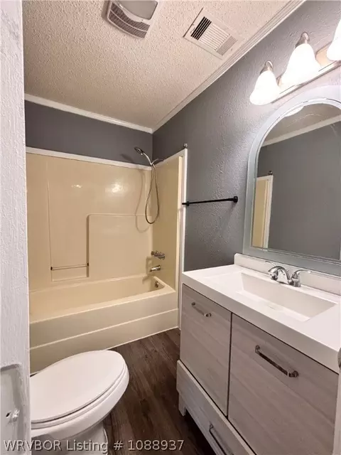 Bath - 409 Hooper St, Hackett, AR 72937 photo 1 of 5
