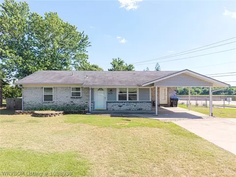 1035 Church St, Alma, AR 72921
