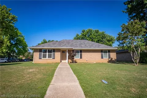 8816 S 30th St, Fort Smith, AR 72908